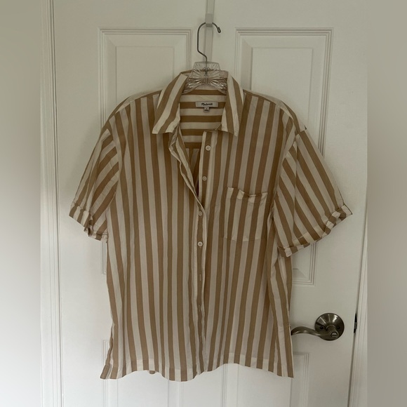 Madewell | Signature Poplin Short-Sleeved Button-Down Shirt - Picture 3 of 5